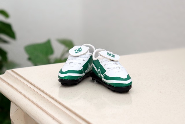 为避免有足协杯比赛任务的球员分心，国足集训时间定为23日.